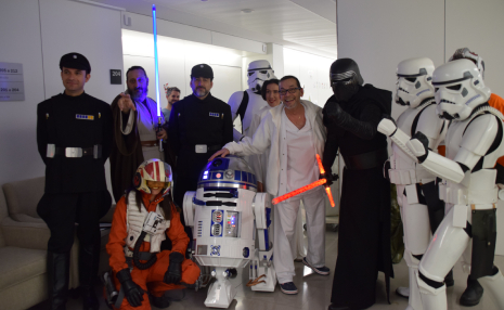 Personajes de Star Wars visitan el Hospital Dexeus