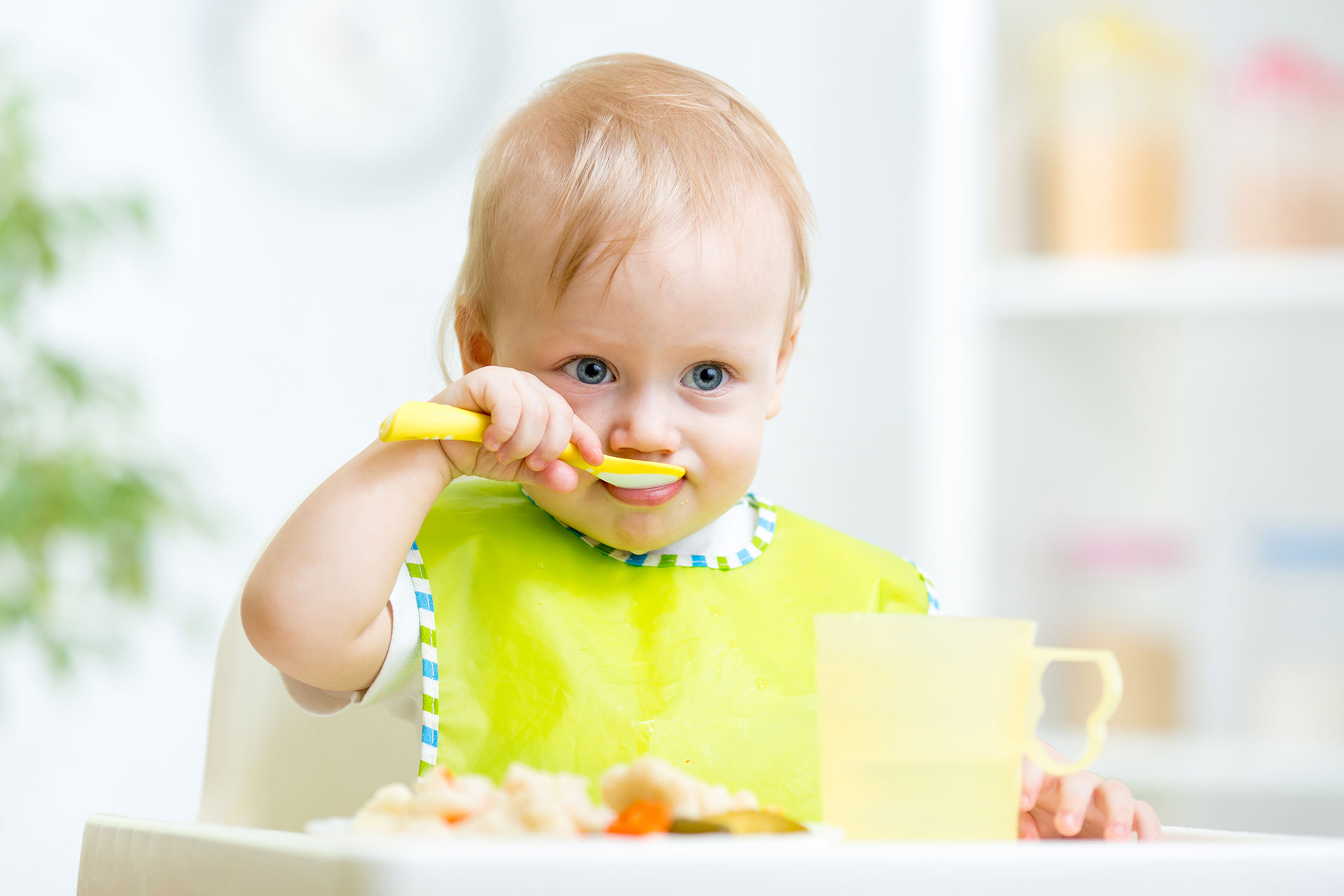 Cómo alimentar a tu hijo durante el primer año