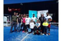 Torneo Padel Quirozorazones_Finalistas junto a organizadores y representantes Duchenne Parent Proyect