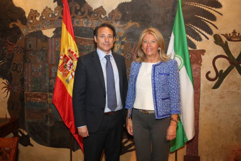 Ángeles Muñoz, alcaldesa de Marbella y Antonio Feria, director gerente de Quirónsalud Marbella