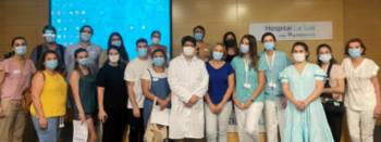Participantes del curso con el Director Médico del Hospital La Luz, doctor Paul Zegarra