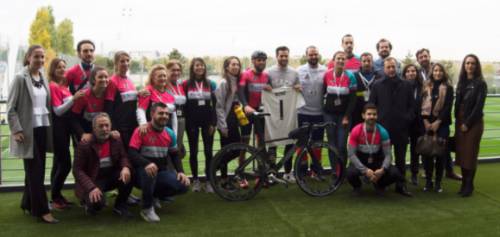 Equipo técnico y sanitario que acompañan a José Antonio Fernández "Nene" en el desafío Eibar-Sevilla