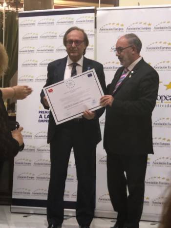 Entrega Medalla Europea al Mérito en el Trabajo al Dr. Cabañas