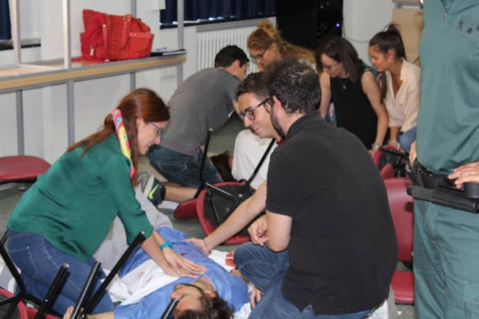 El curso incluyó la simulación de reanimación a víctimas tras un supuesto ataque