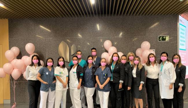 Profesionales del Hospital Quirónsalud Córdoba en el Día Internacional del Cáncer de Mama.