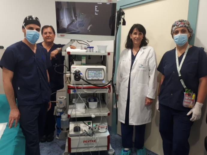 Dra. Amengual y equipo Enfermeria y Anestesiologia antes endoscopia con nueva torre Quironsalud Toledo