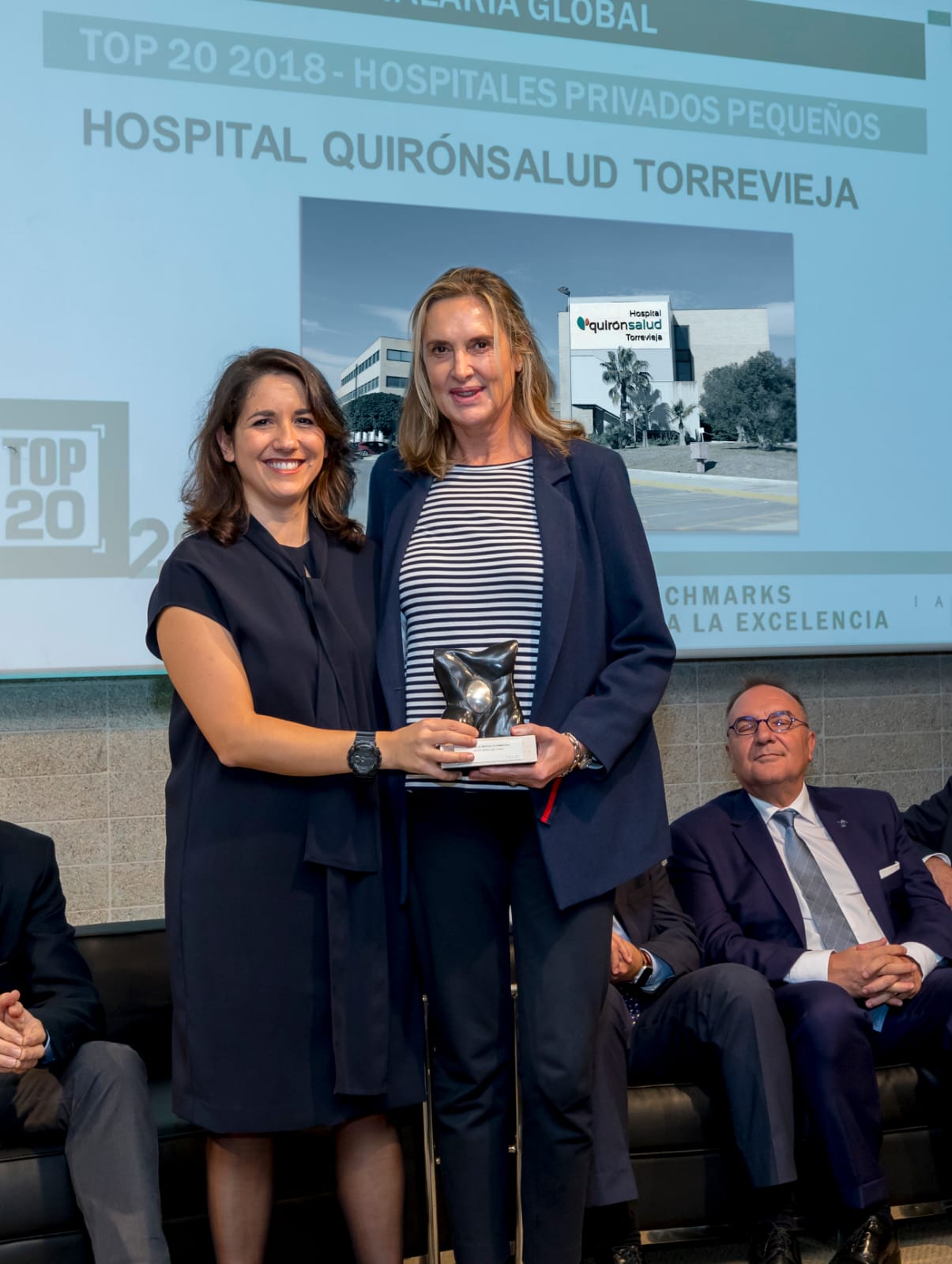 Quirónsalud Torrevieja recibe su premio Top20