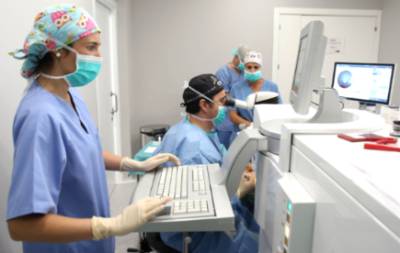 Quirónsalud Huelva pone en marcha la primera Unidad de Cirugía Refractiva de la provincia