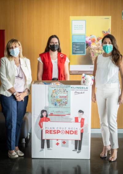Las representantes de Cruz Roja Mayte Pociello, Alexandra Perdomo y la gerente de QS Tenerife, Clara Méndez (5)