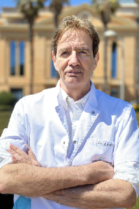 Dr Gustavo Levit