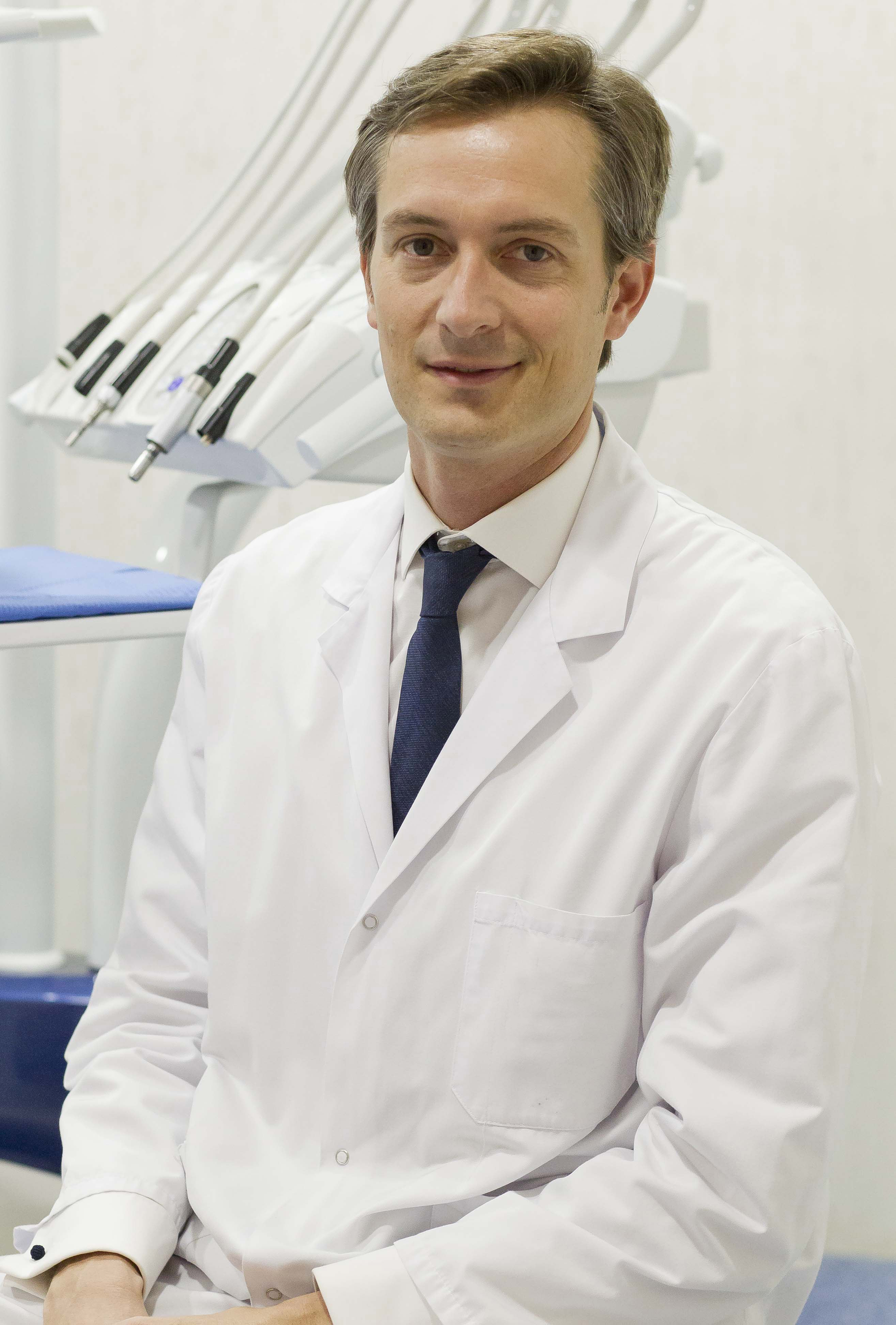 Dr. Antonio López Davis