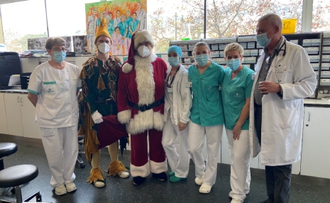Santa Claus visita el Hospital Quirónsalud Barcelona destacado