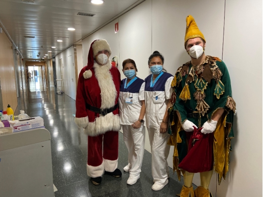 Santa Claus visita el Hospital Quirónsalud Barcelona 5