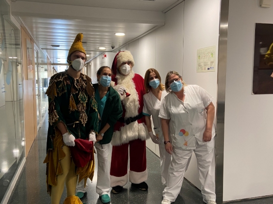 Santa Claus visita el Hospital Quirónsalud Barcelona 6