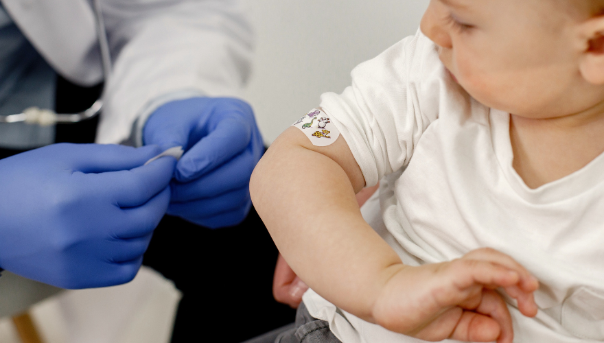 Miniatura_bebe y vacunación