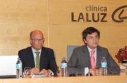 Ramón Berra de Unamuno (Director General del Grupo Sanyres) y Dr. Gonzalo Bartolomé (Director del Hospital La Luz)