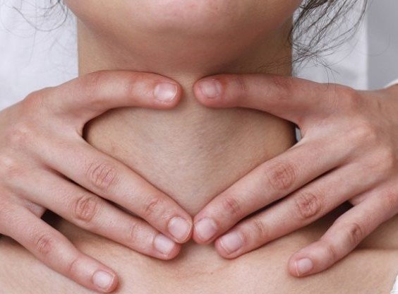 Elevado sugerir Variante Me he notado un nódulo en el cuello ¿Puede ser un cáncer de tiroides? |  Blogs Quirónsalud