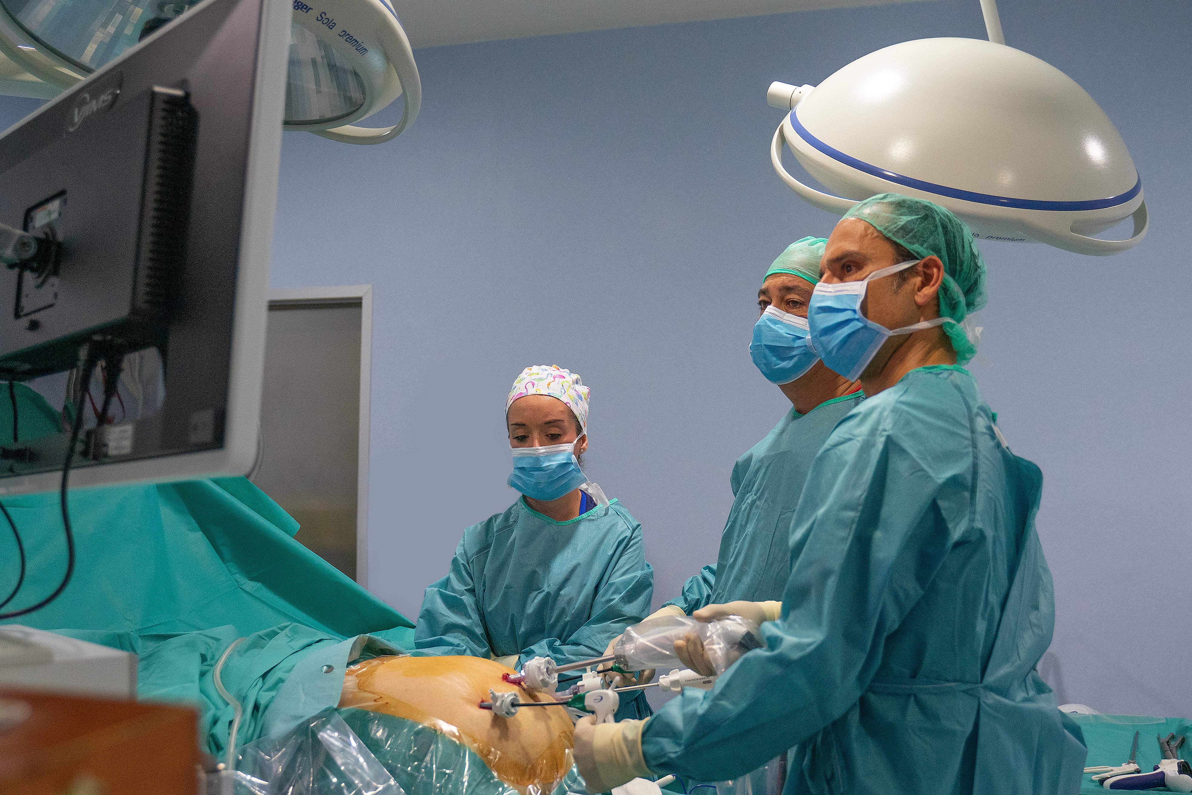 doctores ramírez y moreno, cirugía vía laparoscópica