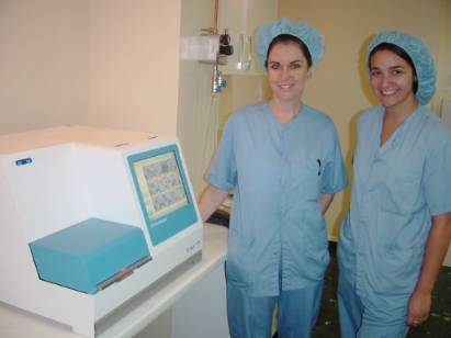 Dra. Yolanda Cabello y la embrióloga clínica Celia Romero
